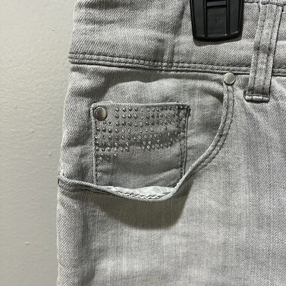 Chico’s Platinum Women’s Gray Crop Jeans Small 6 Embellished Straight Leg - Picture 10 of 13